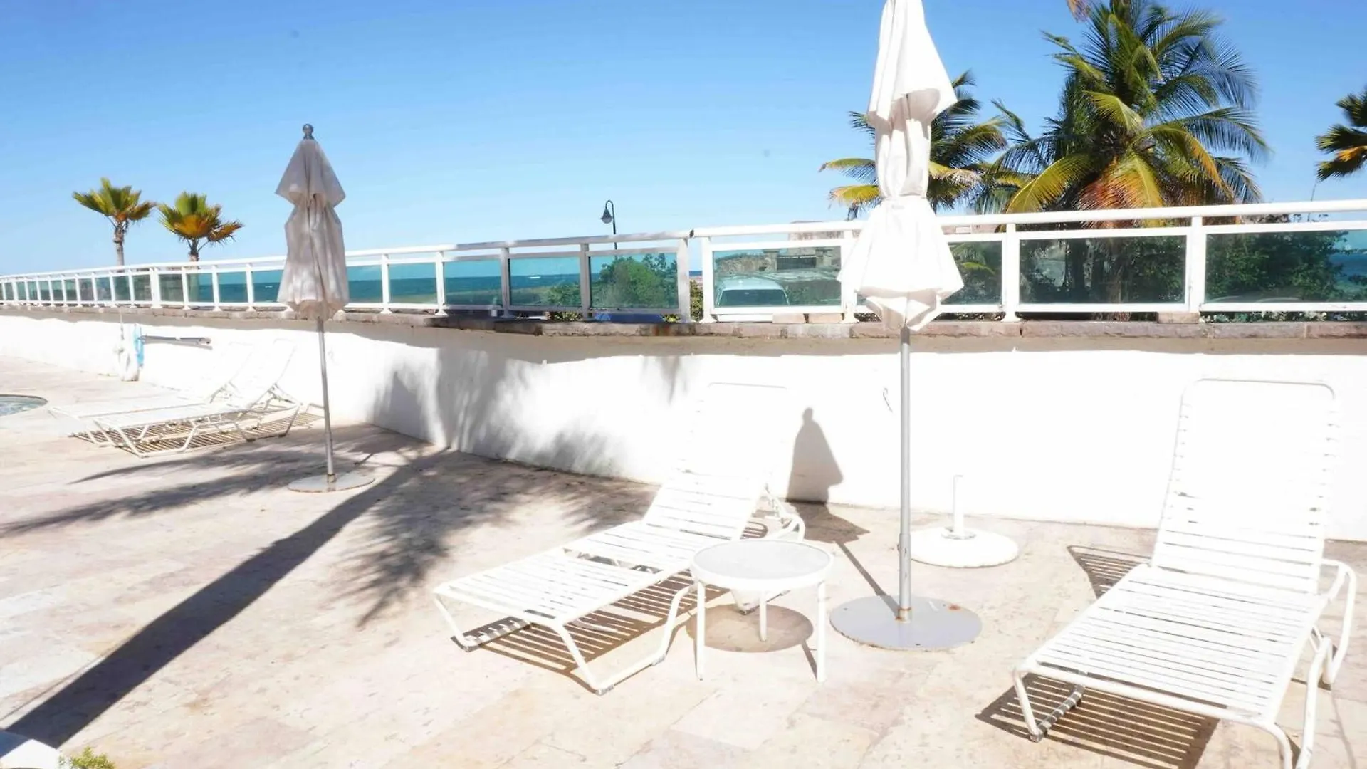 Sunrise View Studio | Balcony & Pool Access San Juan Appartement