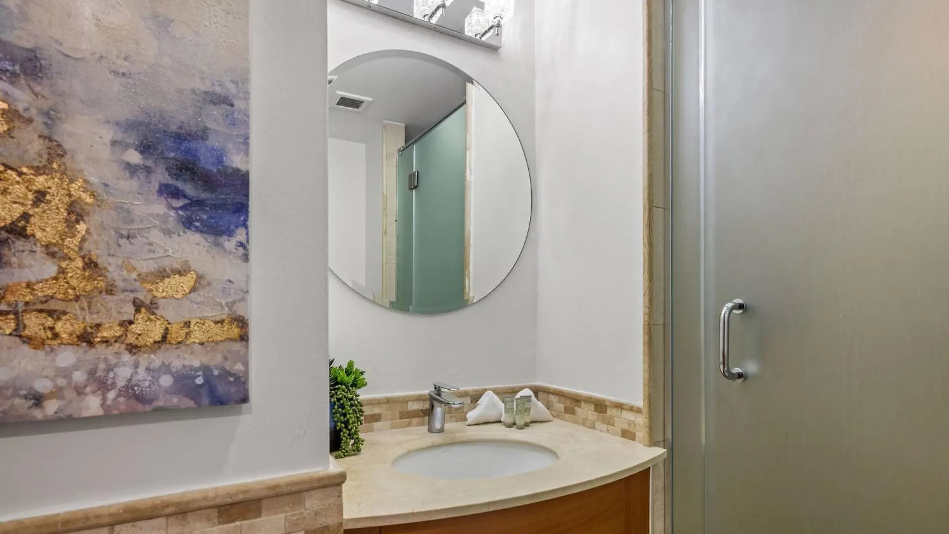Sunrise View Studio | Balcony & Pool Access San Juan