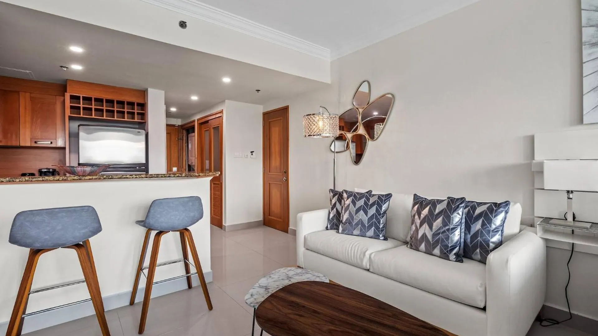 Sunrise View Studio | Balcony & Pool Access San Juan Appartement