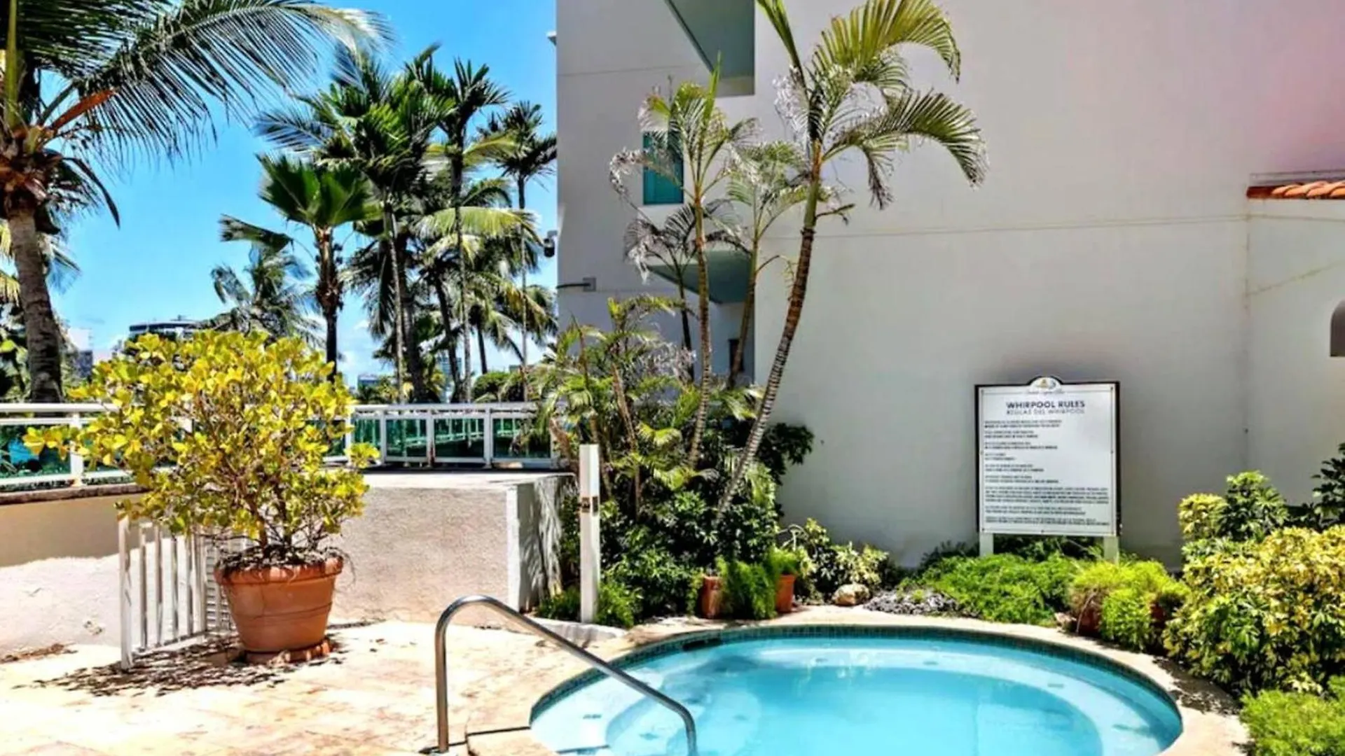 Sunrise View Studio | Balcony & Pool Access San Juan Appartement