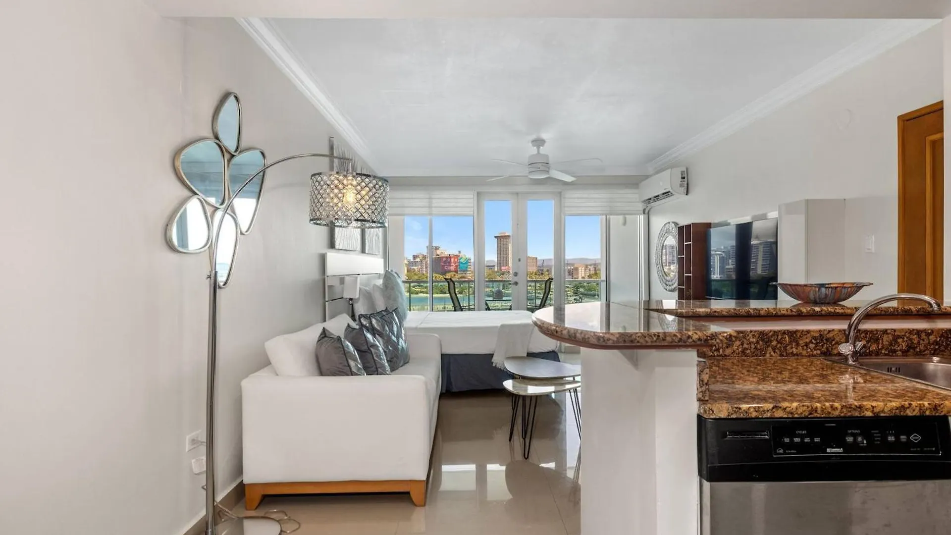 Sunrise View Studio | Balcony & Pool Access San Juan Porto Rico